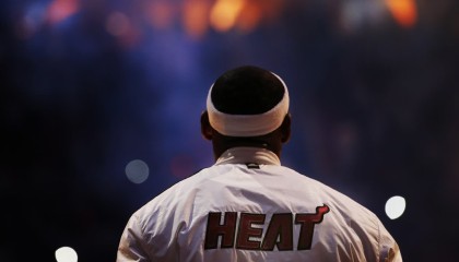 kaiyun入口-布莱顿备战欧超杯，跨项学习NBA与北京首钢篮板绝技
